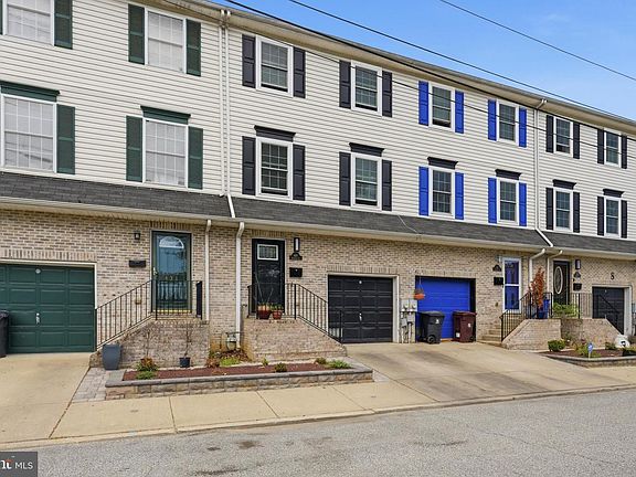 3rd image of 429 Bradford St