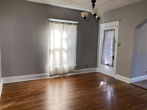 5th image of 814 N Lincoln Ave
