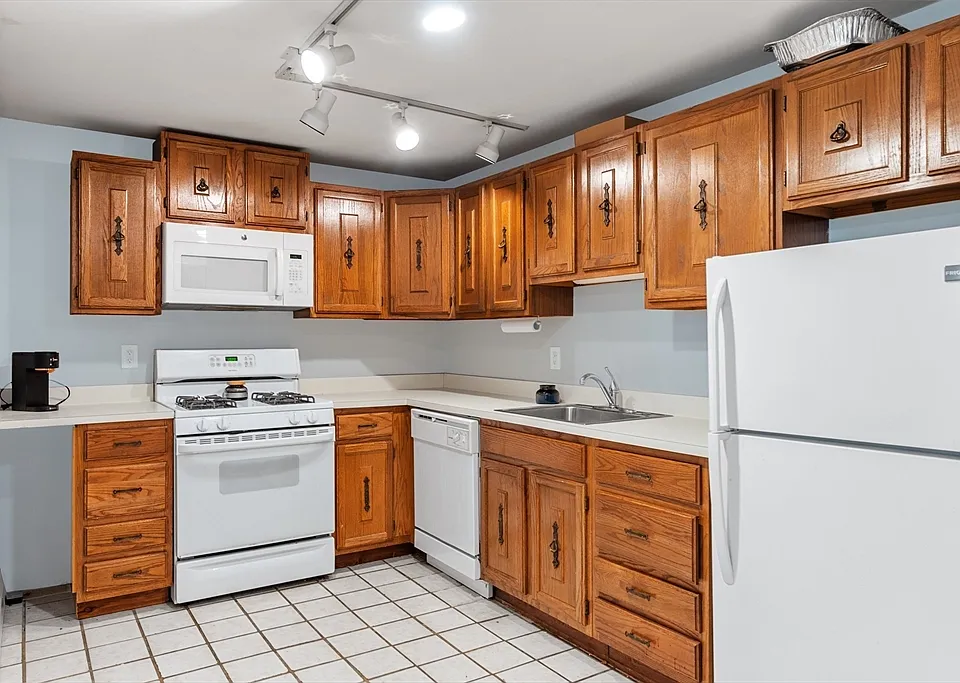 99 W 4th St #1A