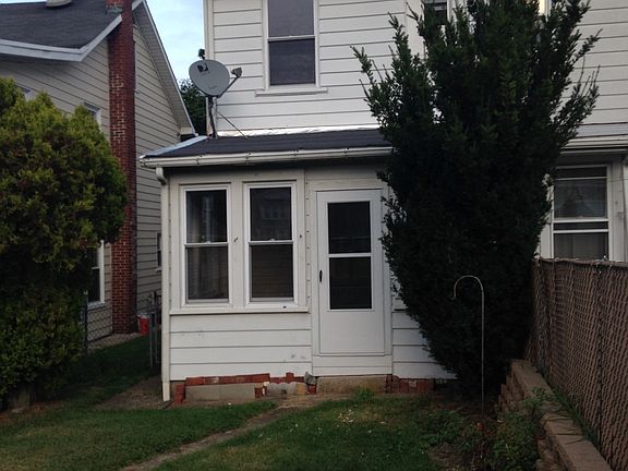 3rd image of 626 Lechauweki Ave