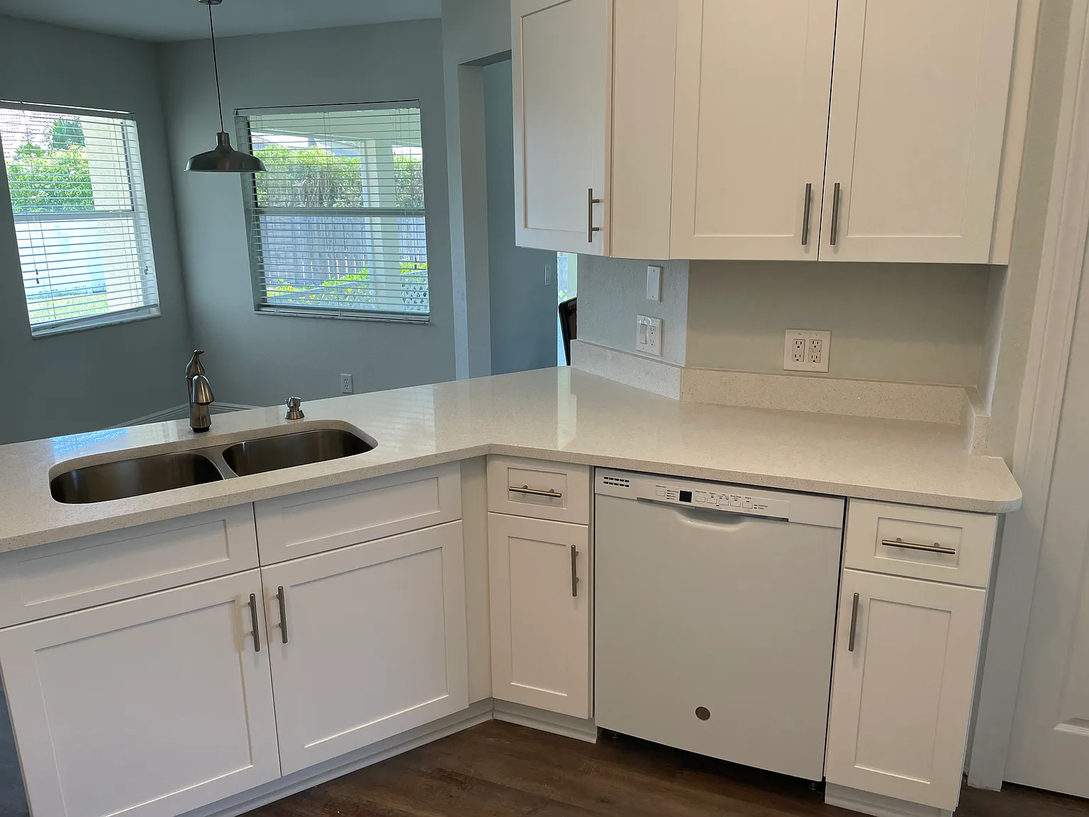 3 bed, 1622 sqft, $3,300 — Photo 3