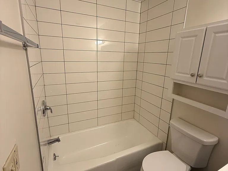 4019 Davenport St #3 — Photo 4