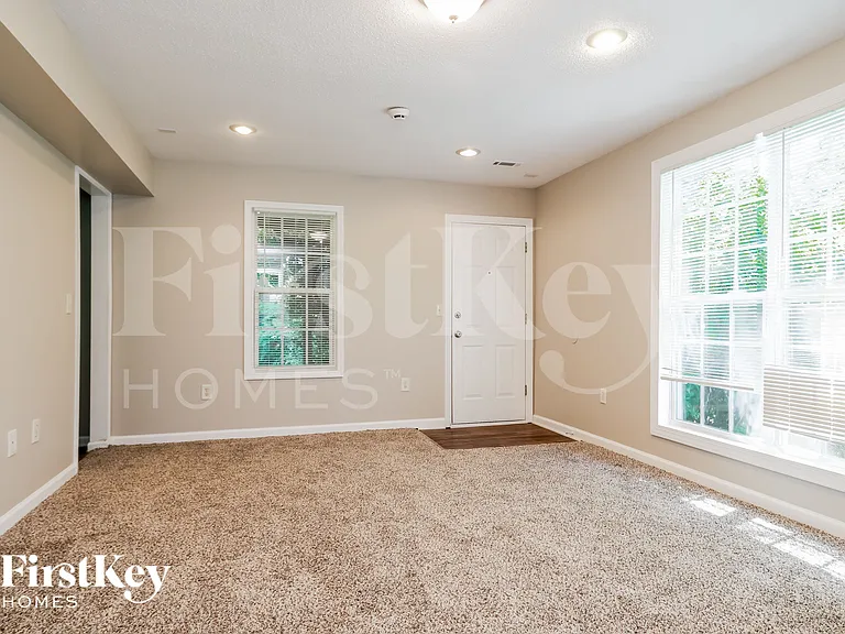 1046 Preserve Ln — Photo 6