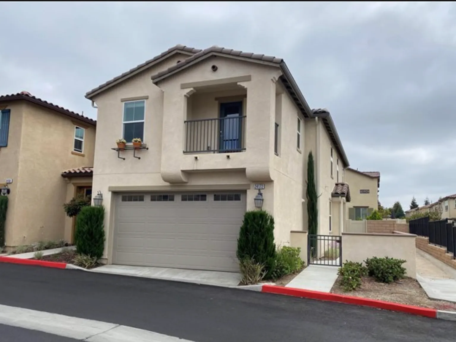 4 bed, 2028 sqft, $3,300 — Photo 2