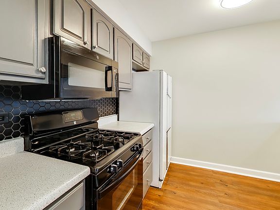 5th image of 470 Ziegler Dr