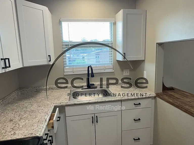 Summit View Apartments — Photo 161