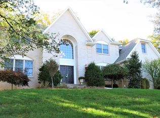 23 E Cavalry Dr, New City, NY 10956