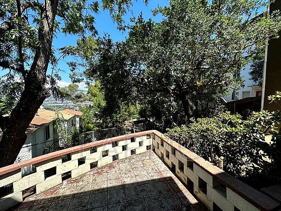 4th image of 2434 Echo Park Ave