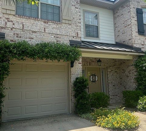 2nd image of 1204 Reserve Ln