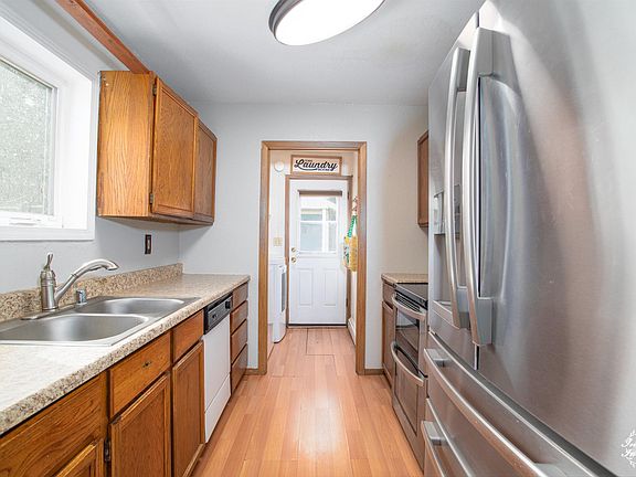 3rd image of 2922 Seavy Dr