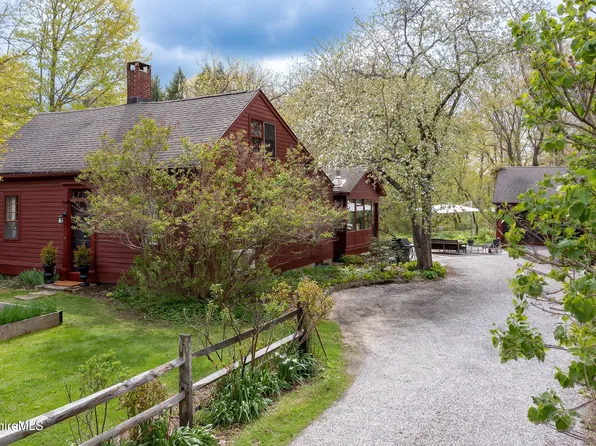 19 Church St, Stockbridge, MA 01262