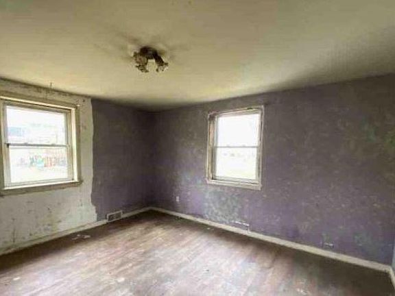 5th image of 1755 E Emmaus Ave