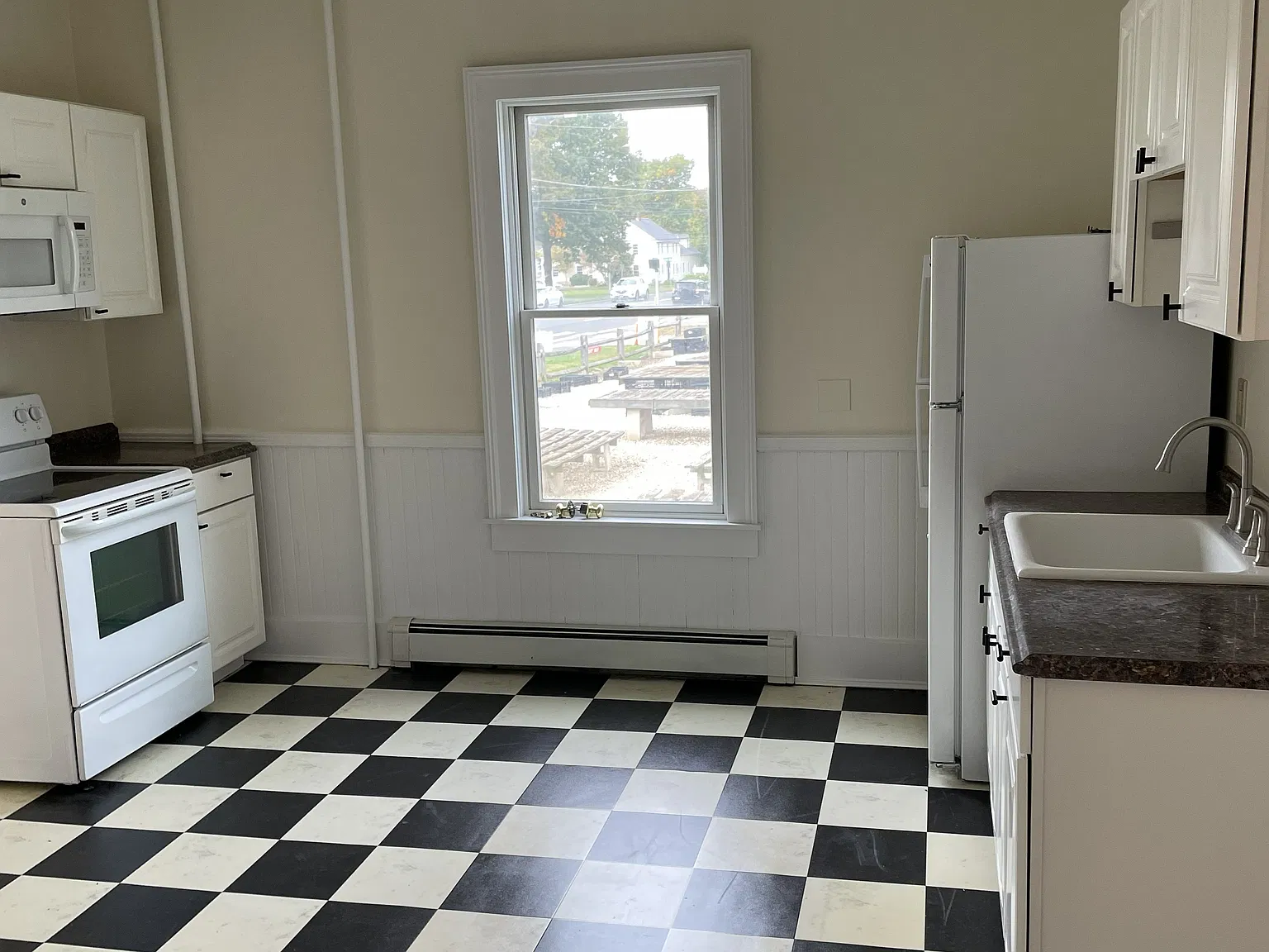 1 bed, 900 sqft, $1,600 — Photo 4