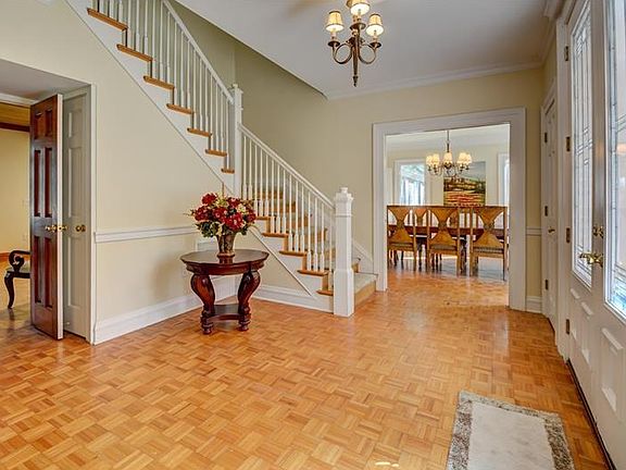 5th image of 2012 Chinaberry Ln