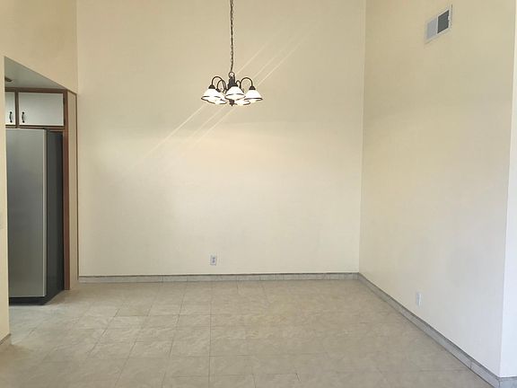 3rd image of 404 Deerfield Ave