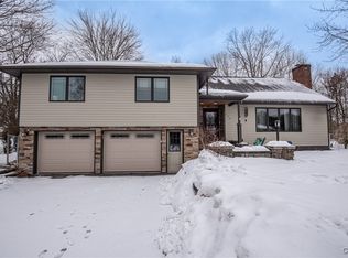 111 Woodmancy Ln, Fayetteville, NY