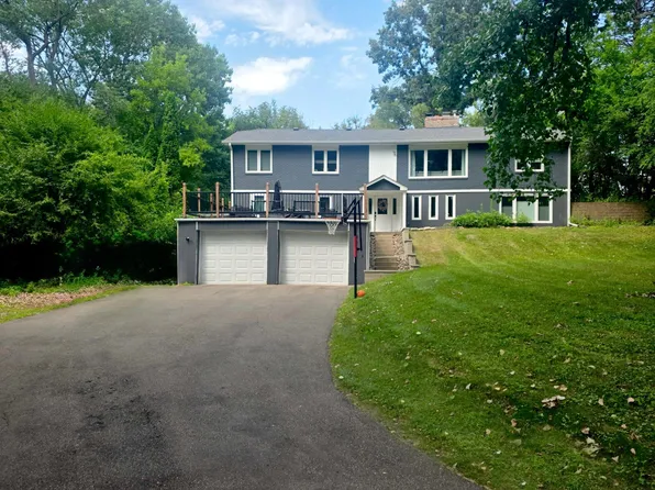 14104 Knollway Dr N, Minnetonka, MN 55305