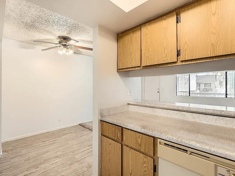 1801 N 83rd Ave 2033 - Web Quality - 009 - 11 Kitchen