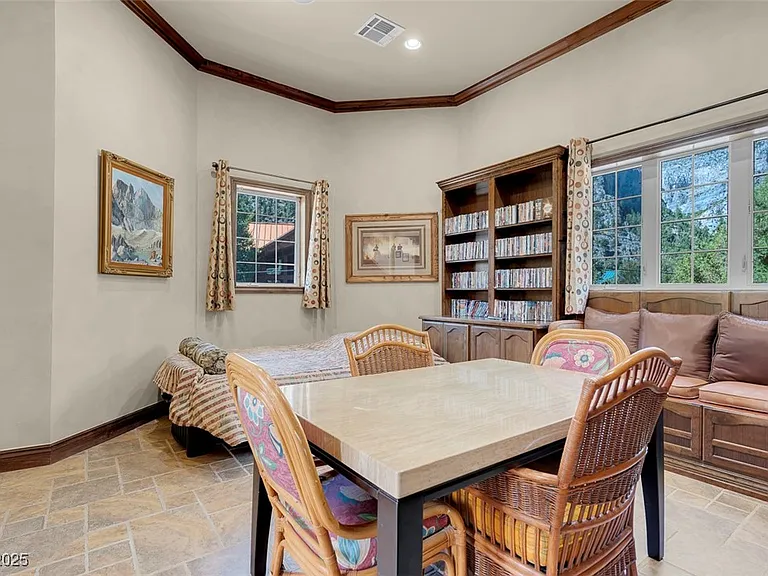 264 Crestview Dr — Photo 39