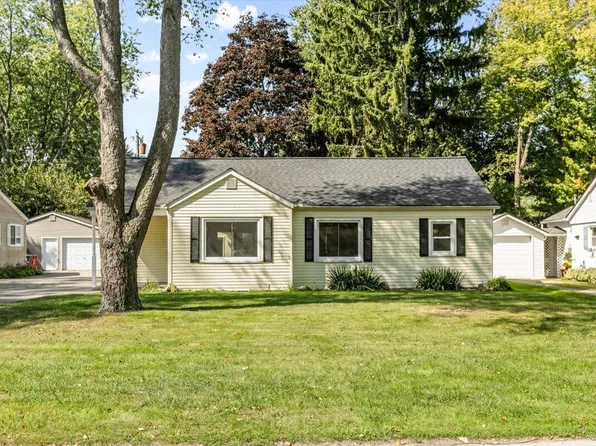 1949 Washington St, Algonac, MI 48001