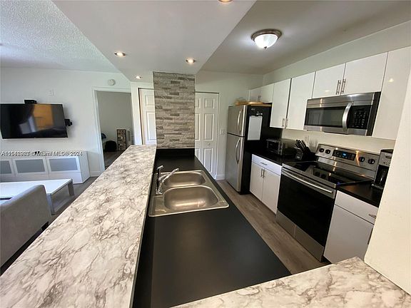 5th image of 636 NW 114th Ave APT 102