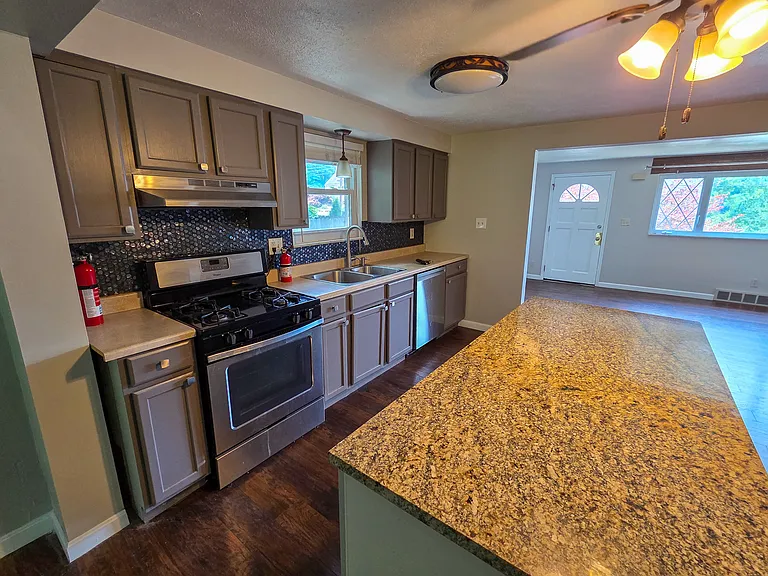 151 Mahoning Dr — Photo 5