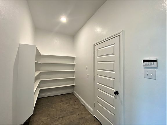5th image of 1082 Mickelson Dr