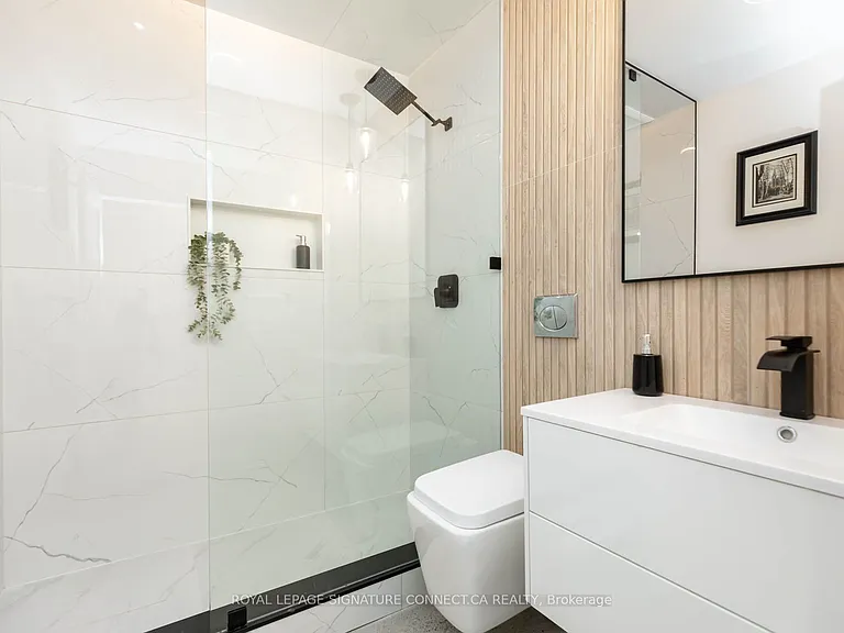 55 Dearbourne Ave #LOWER — Photo 19