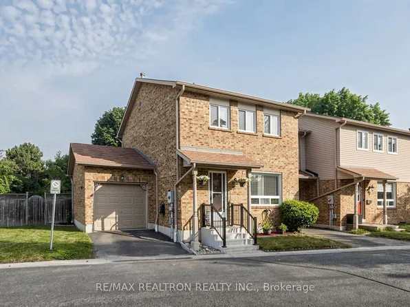 1640 Nichol Ave #4, Whitby, ON L1N 8P6
