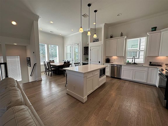 2nd image of 2714 Nagle St