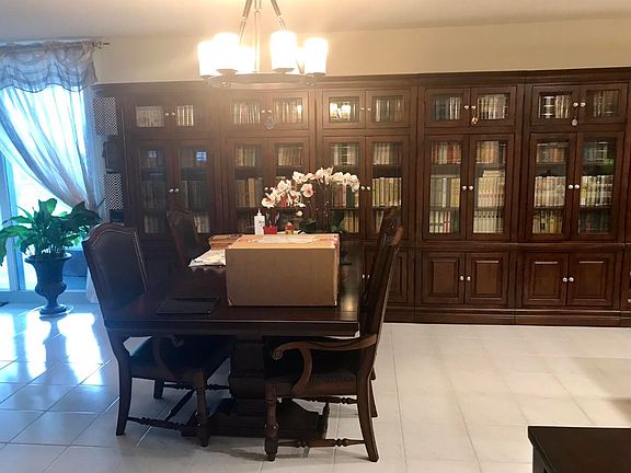 2nd image of 100 Bayview Dr APT 305