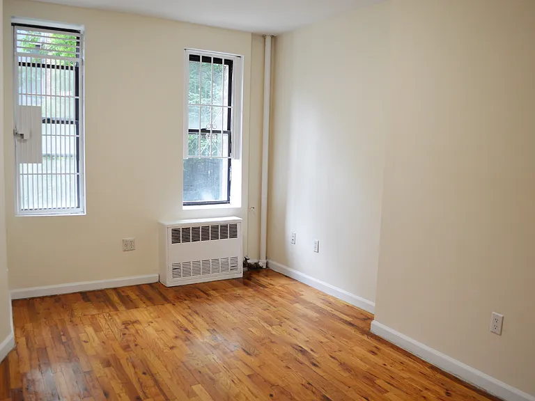 324 E 6th St #1 — Photo 8