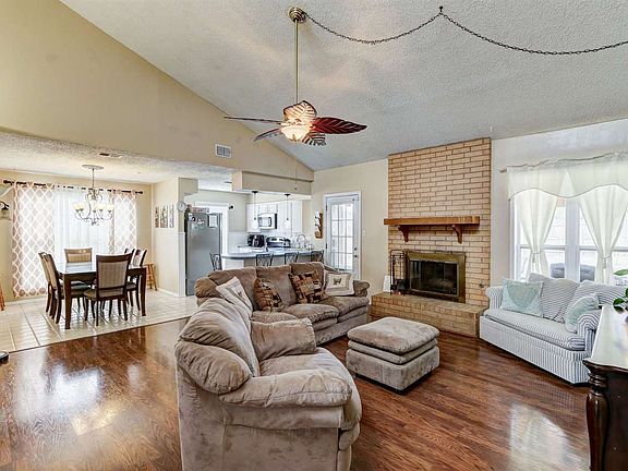 5th image of 4718 NE Macarthur Cir