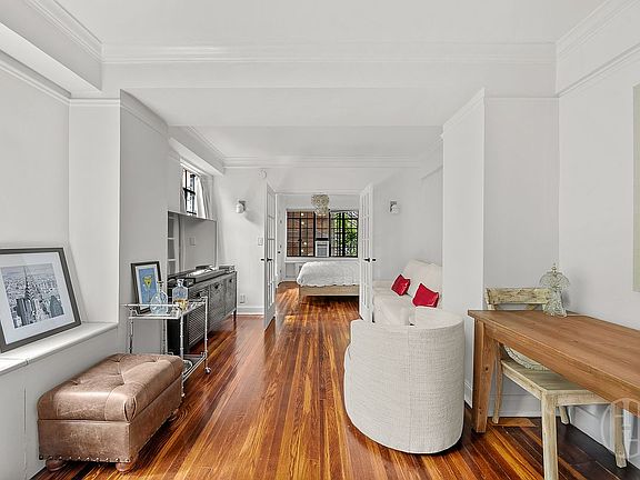2nd image of 320 E 42nd St APT 718