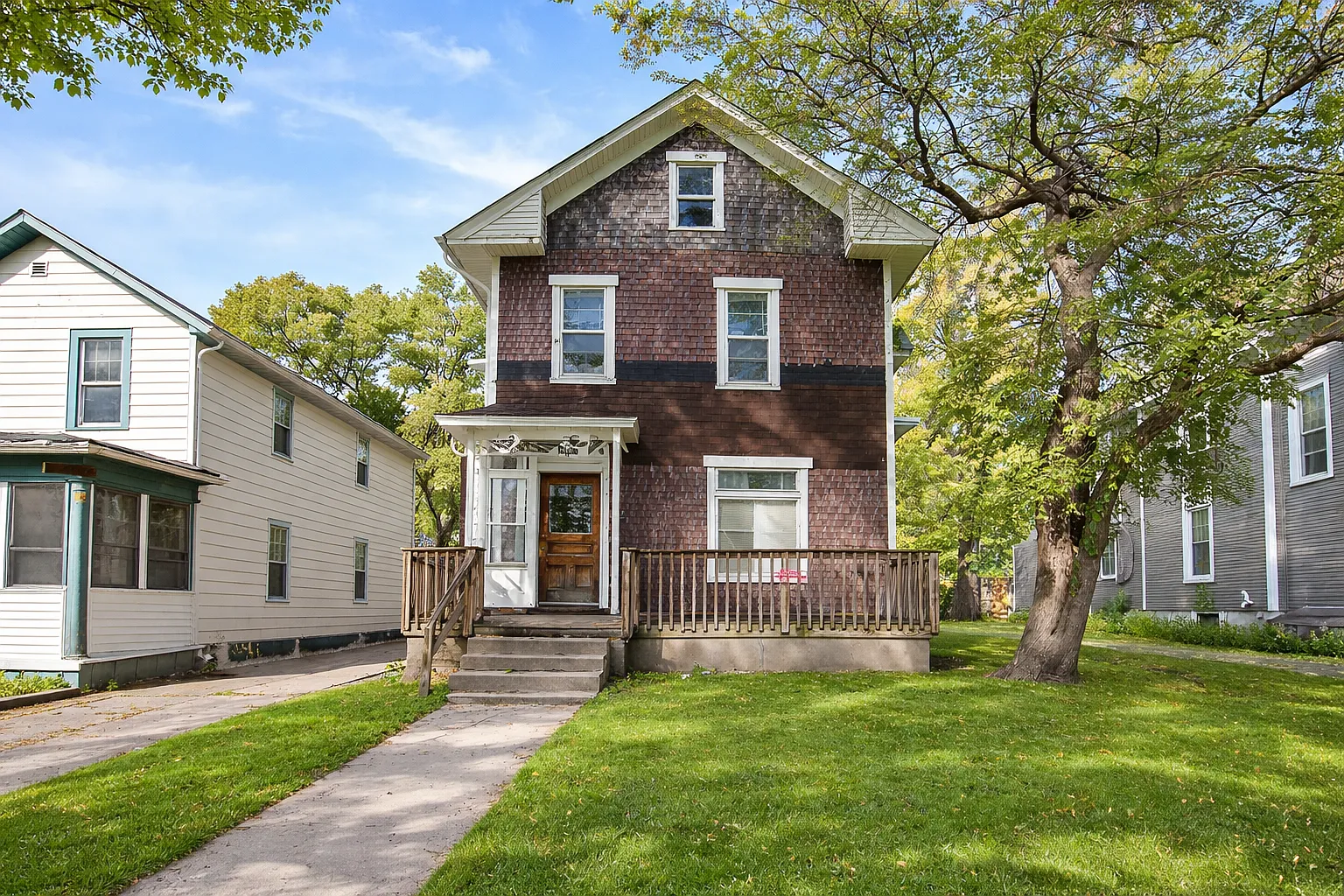 9 bed, $5,250 — Photo 1
