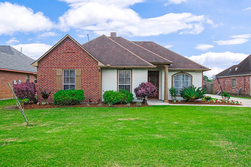 1st image of 16048 Creekround Dr