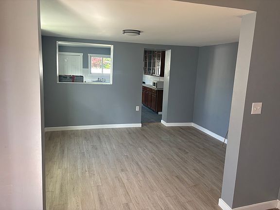 3rd image of 209 S Springfield Rd