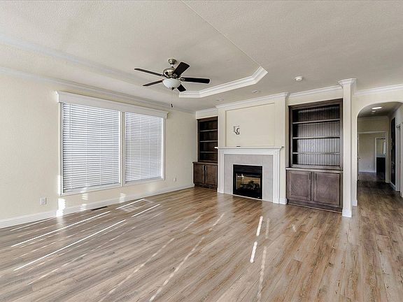 5th image of 293 Chateau La Salle Dr