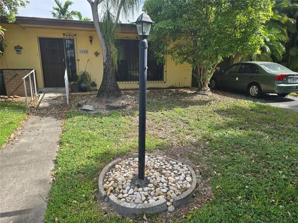 8920 SW 20th St, Miami, FL 33165