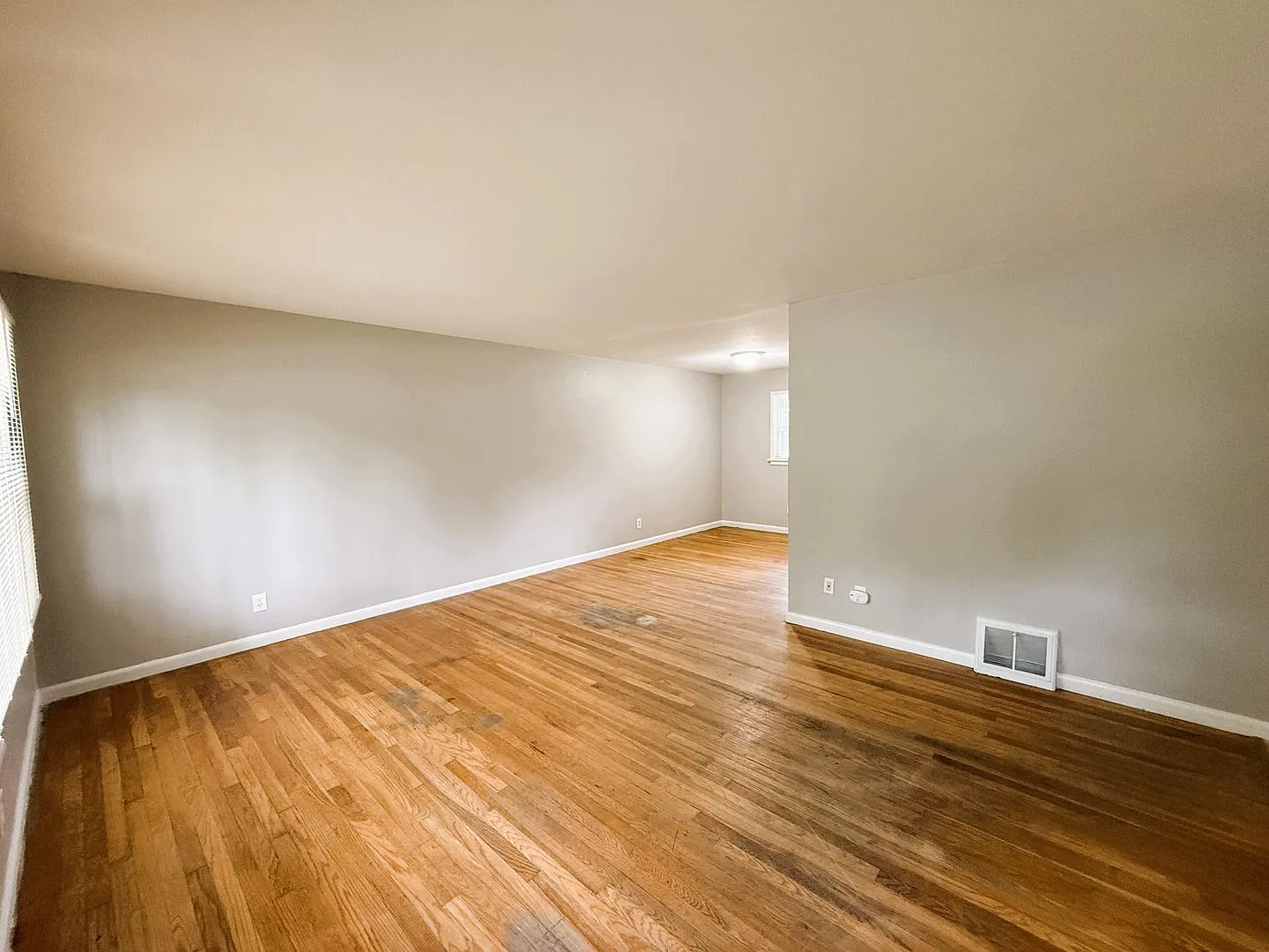 3 bed 1 bath - Ferguson - park like back yard — Photo 3