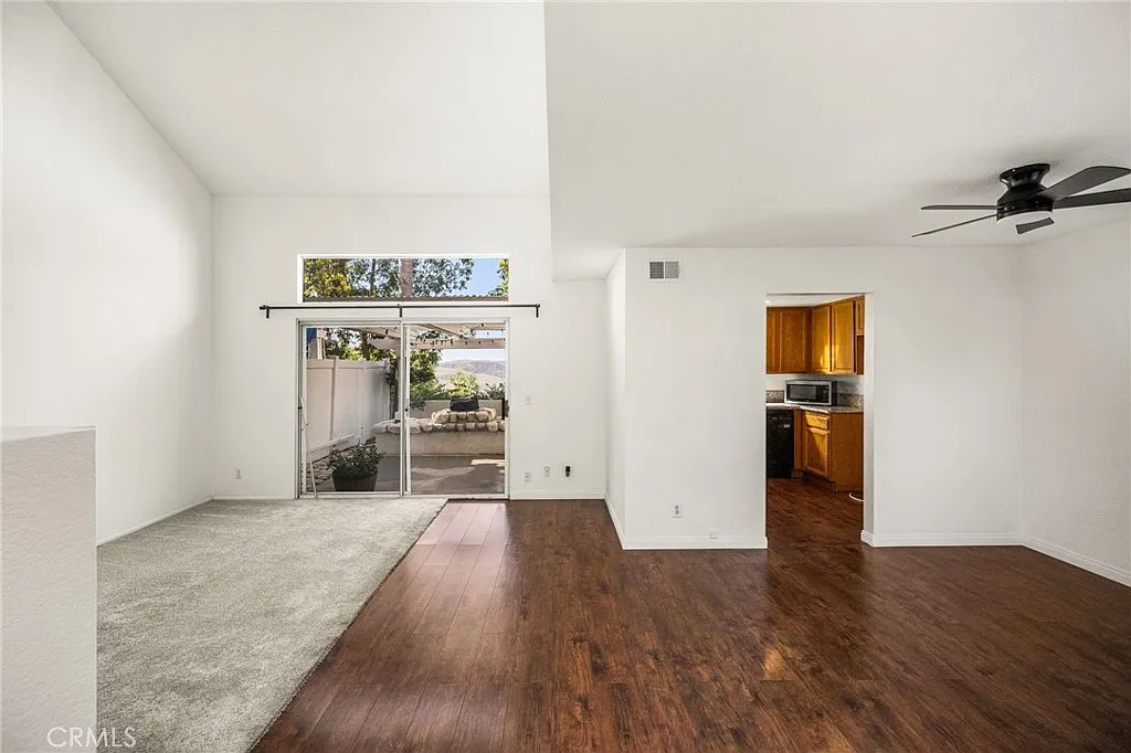 2 bed, 2.5 bath, 1223 sqft, $3,500 — Photo 4