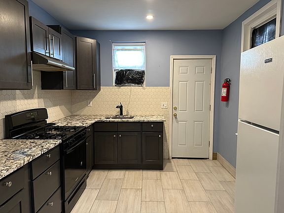 2nd image of 221 Eutaw Ave
