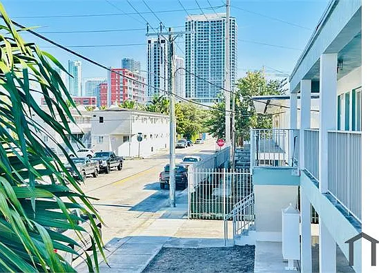 1541 NW 1st Pl #7 — Photo 6