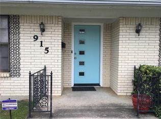 915 Raintree Rd, Fort Worth, TX 76103