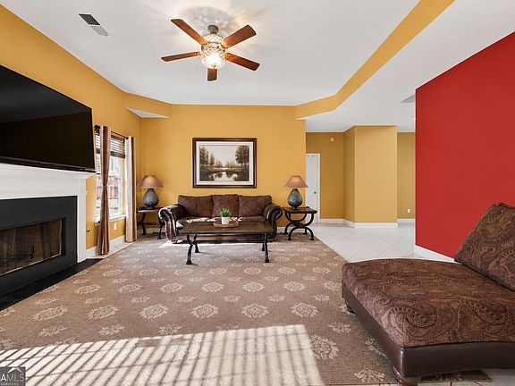 2nd image of 250 Windsor Way