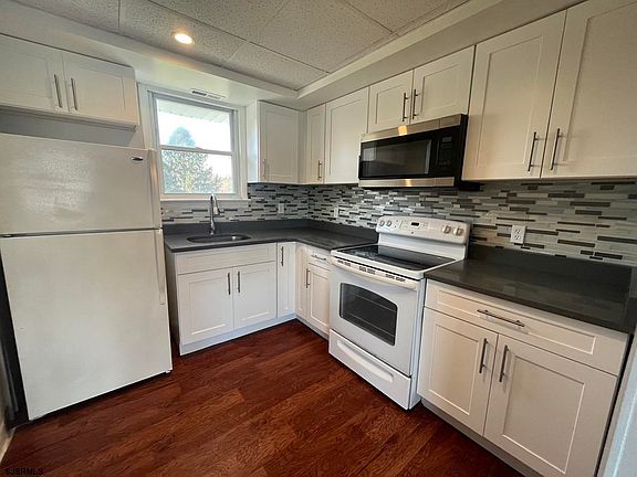 2nd image of 104 Minnetonka Ave APT 2