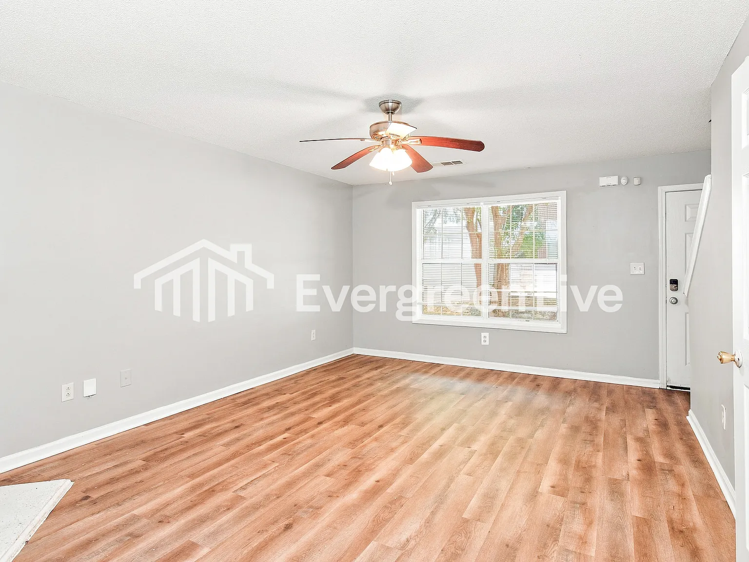 3 bed, 2.5 bath, 1580 sqft, $1,645 — Photo 2