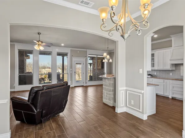 308 Mary Helen Ct, Springtown, TX 76082