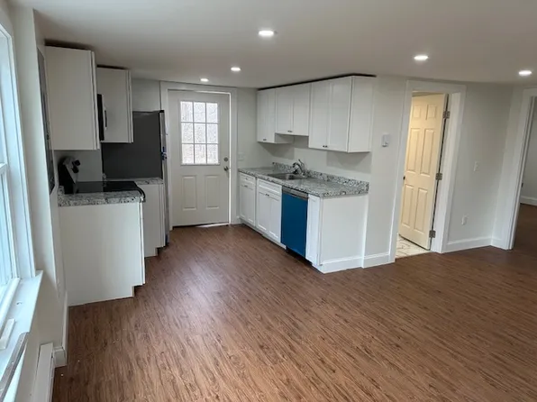 47 Grove St #8, Kennebunk, ME 04043