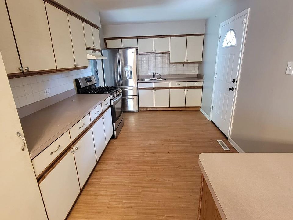 1st image of 21633 Jeffery Ave